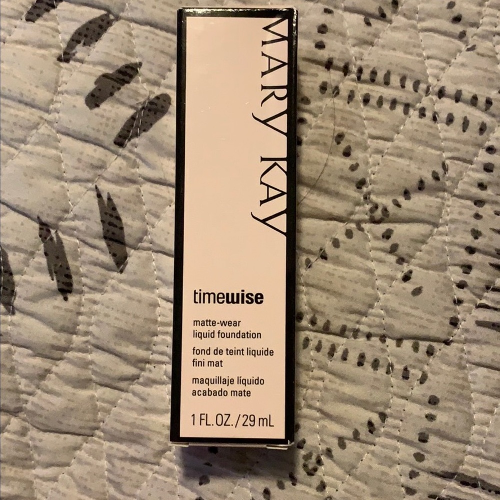 ⭐️Mary Kay- Matte-Wear Liquid Foundation⭐️